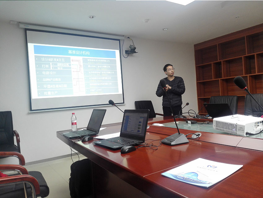 基準設(shè)計機構(gòu)的大區(qū)設(shè)計總監(jiān)劉坤先生演講現(xiàn)場6.jpg 基準設(shè)計機構(gòu)的大區(qū)設(shè)計總監(jiān)劉坤先生演講現(xiàn)場6.jpg
